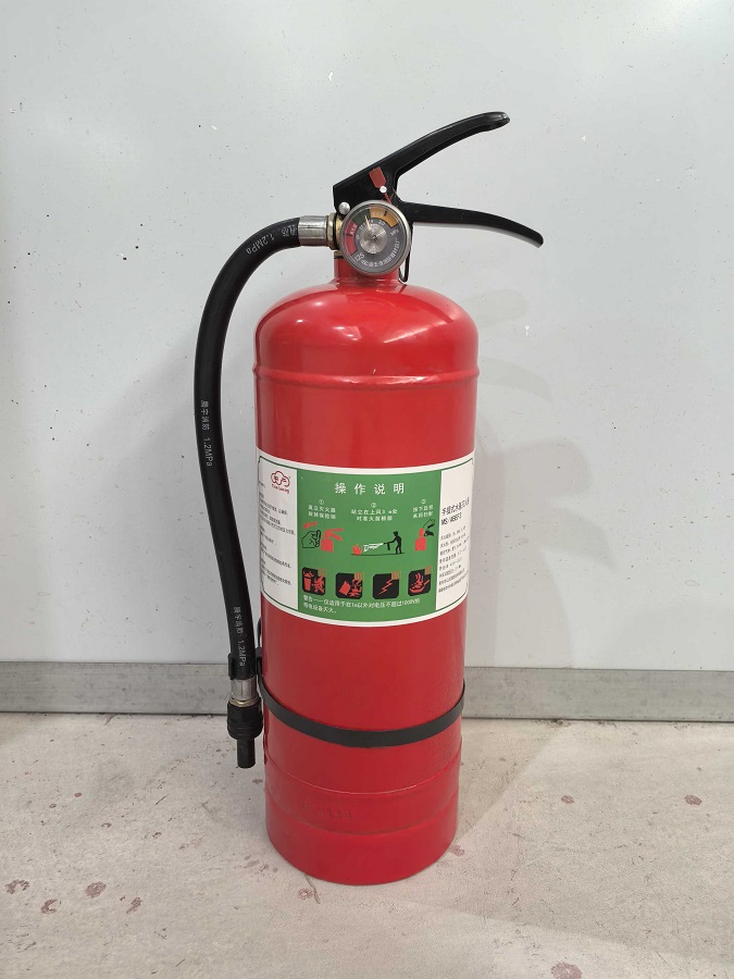 手提式水基型灭火器